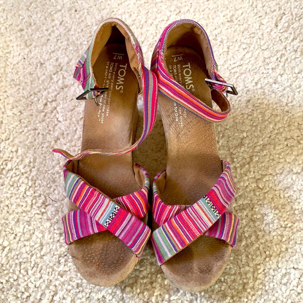 Toms wedges